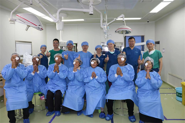 刘斌院长受邀与中山眼科医疗团队赴玉树开展眼科公益活动